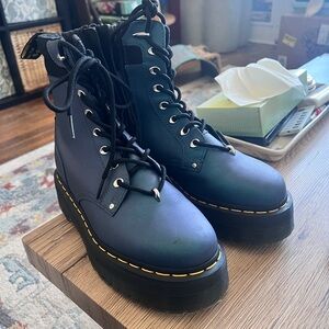 Dr. Martens JADON II BOOT HARDWARE PULL UP LEATHER PLATFORMS